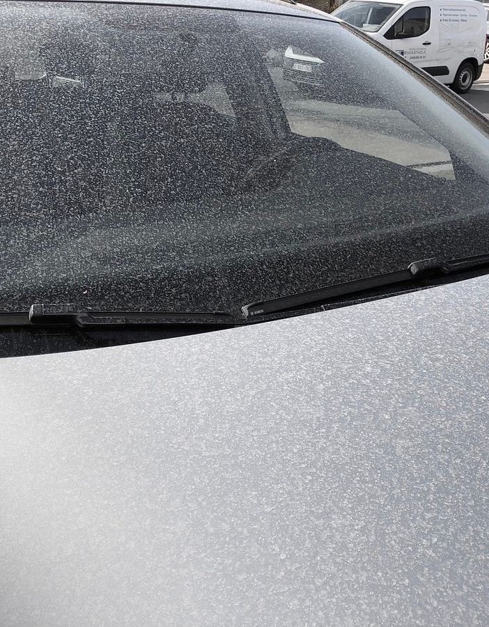 La foto postata dalla pagina Facebook ufficiale di MeteoSvizzera con il consiglio di... non lavare l'auto almeno fino a domani La foto postata dalla pagina Facebook ufficiale di MeteoSvizzera con il consiglio di... non lavare l'auto almeno fino a domani