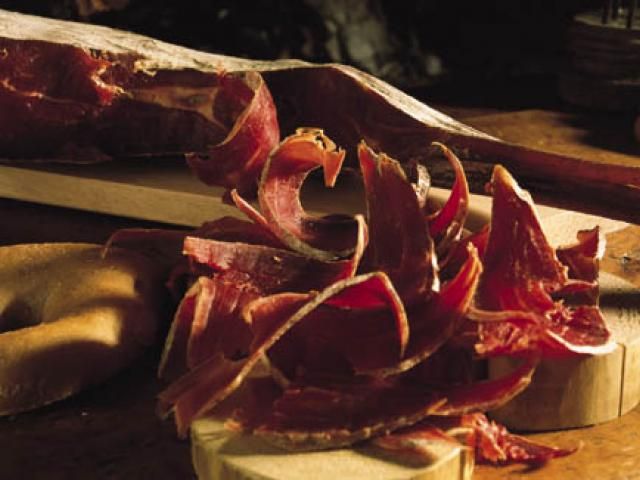 Coldiretti: «Attacco su carne e salumi colpisce ingiustamente le eccellenze della nostra tradizione»