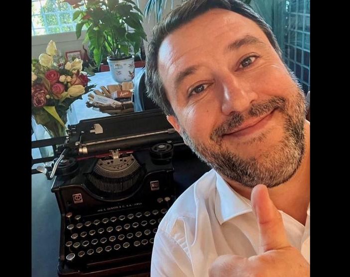 La foto postata da Salvini su Facebook insieme al post sulla positività al Covid