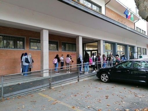 Un piano per tenere aperte le scuole d'estate con laboratori, attività formative, sportive e artistiche
