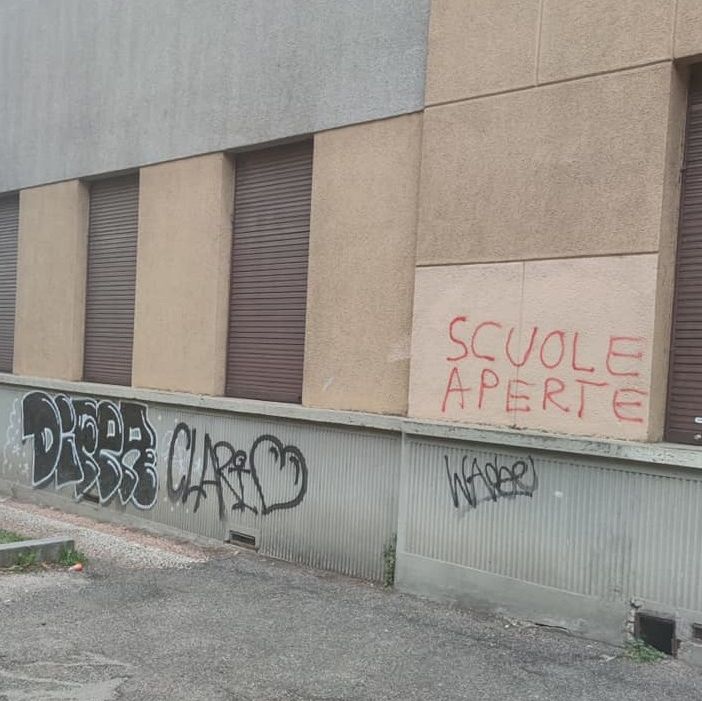 Bosto, Esposito (Forza Italia): «Scuola presa di mira dagli writers»