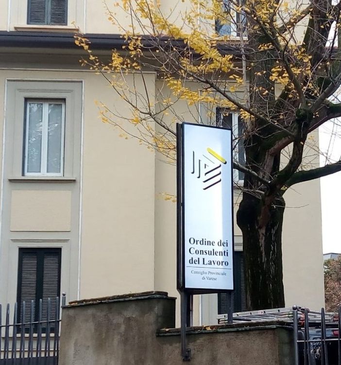 La sede di via Dante dei Consulenti del lavoro di Varese. Sotto, Vera Stigliano