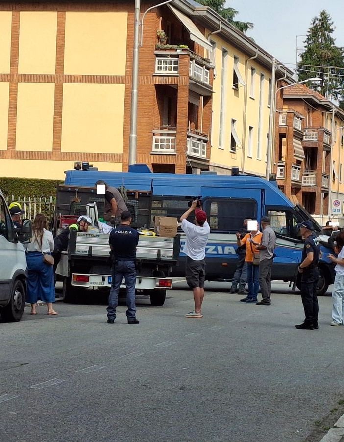 FOTO. Scattato lo sgombero di via Torino a Gallarate