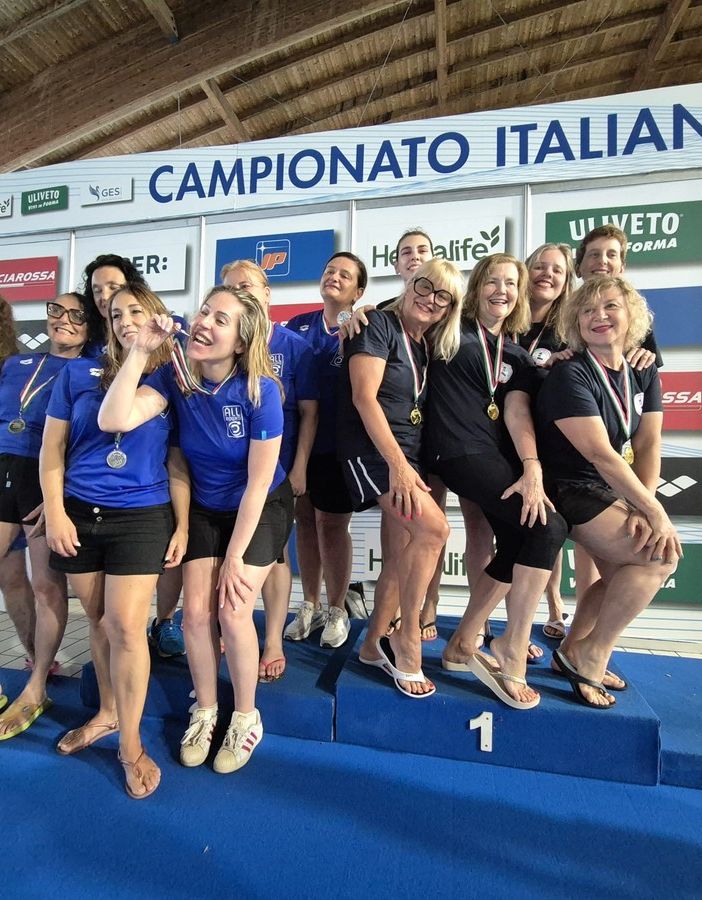 FOTO. Le sincro master della Rari Nantes Legnano sono terze in Italia