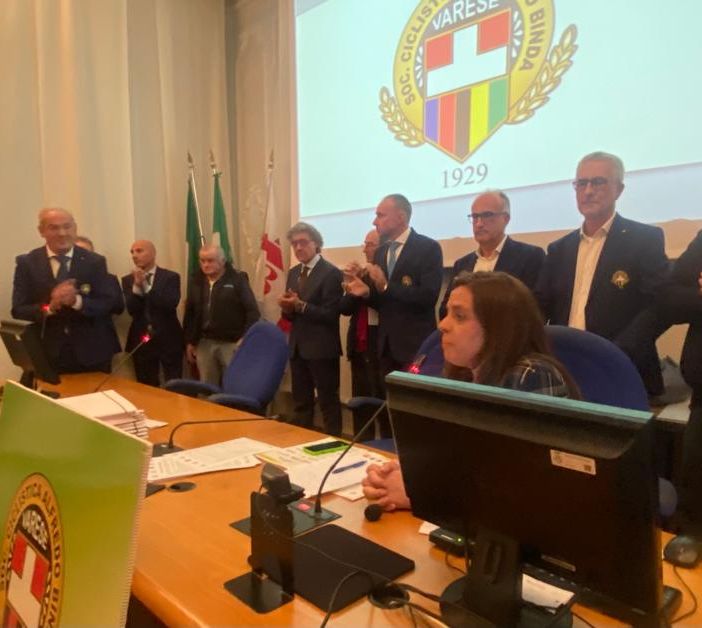 Renzo Oldani e i soci della Binda nella serata dei ringraziamenti a Villa Recalcati