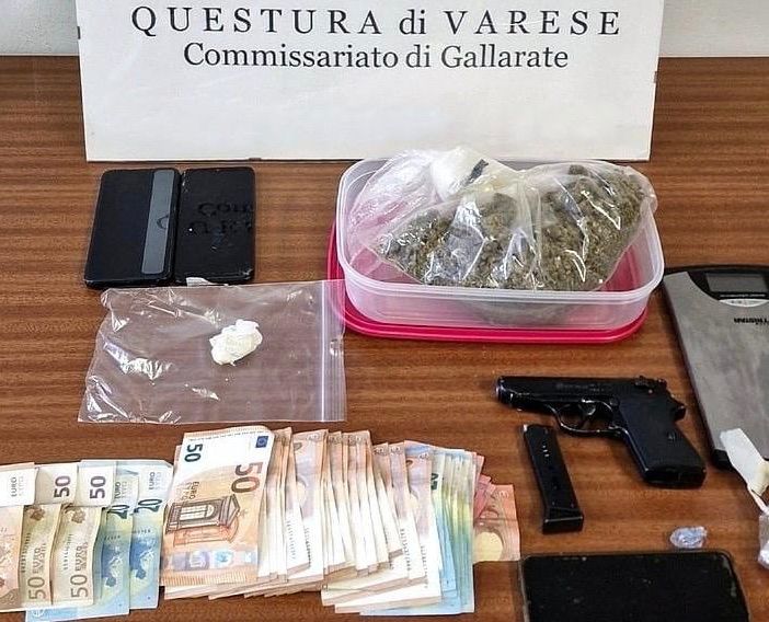 Gallarate, due arresti per spaccio. Sequestrate cocaina, eroina e una pistola scacciacani
