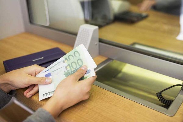 Banca Bper, la denuncia della Cgil di Varese: «Tutti in coda fuori dalle filiali»