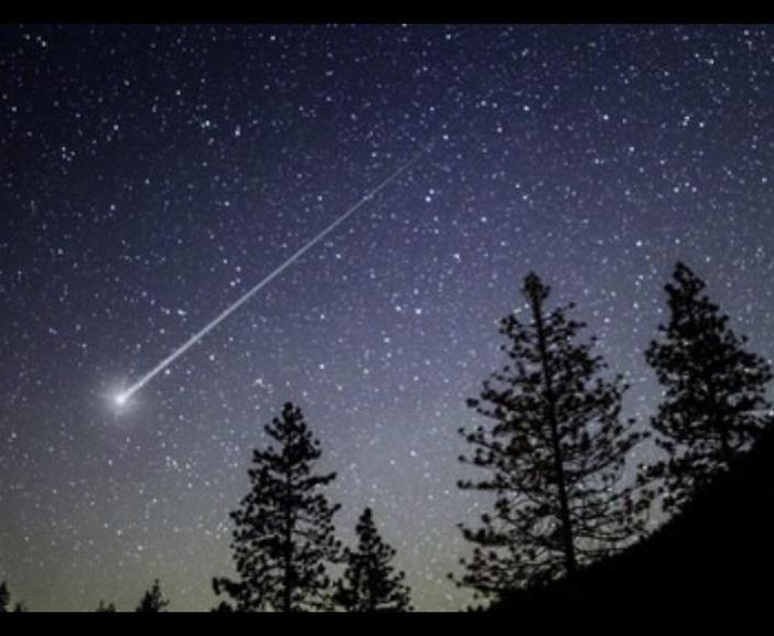 È la notte dei desideri: occhi in su alla caccia di stelle cadenti. «Condizioni meteo favorevoli»