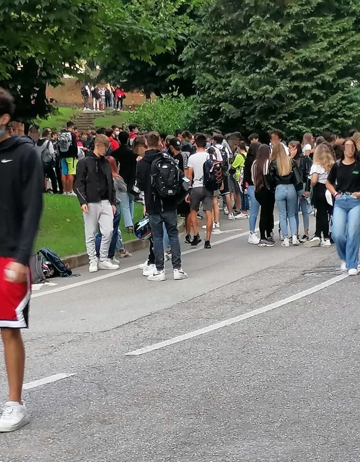 Niente festa in centro per la fine dell’anno, i ragazzi restano a scuola