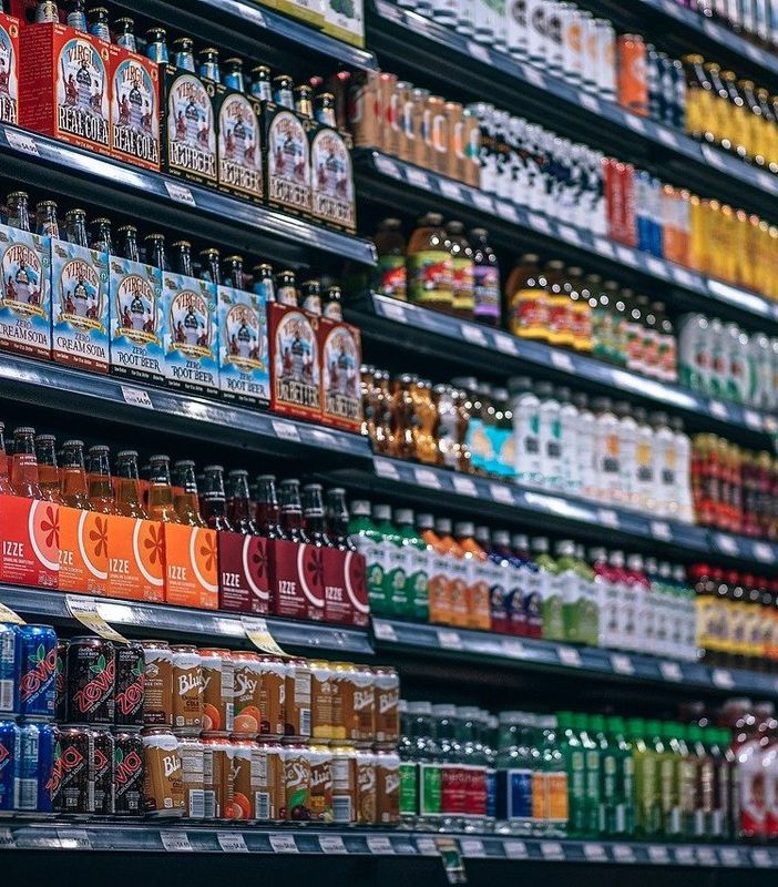 Supermercati e attività commerciali: una buona promozione dei prodotti passa per gli espositori pubblicitari