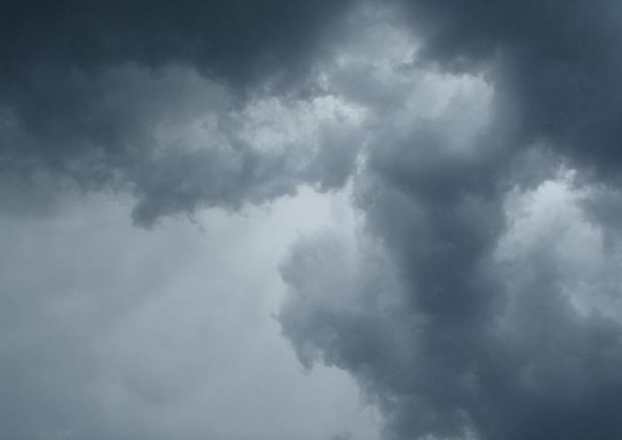 Serata a rischio meteo, domani torna il vento. Doppia allerta arancione per il sud della provincia