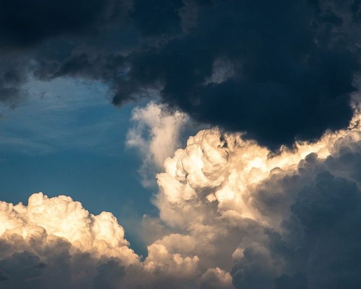 Oggi prima giornata tropicale in provincia, domani allerta di livello 3 per temporali violenti di Meteo Svizzera