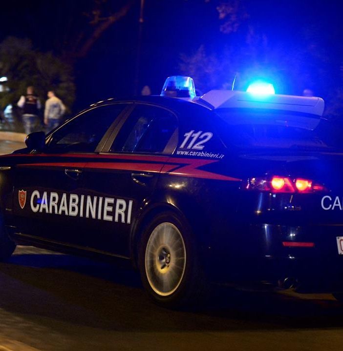 Tradate, lite tra ragazzi al distributore automatico, 15enne al pronto soccorso