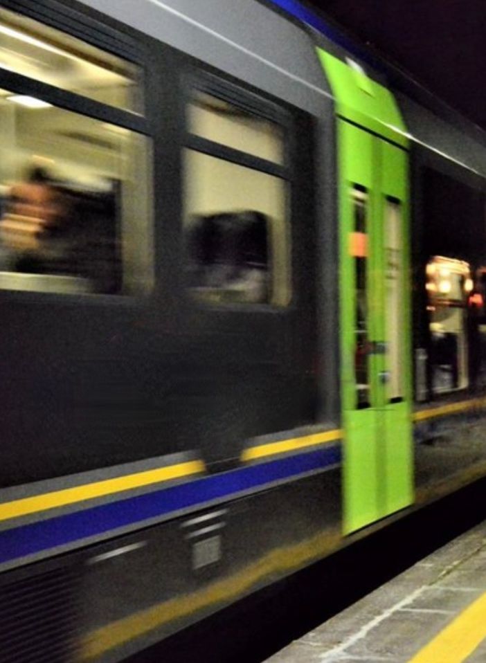 Treni, Astuti (Pd) a Fontana: «Visto il peggioramento di questi cinque anni fossi in lui mi nasconderei»