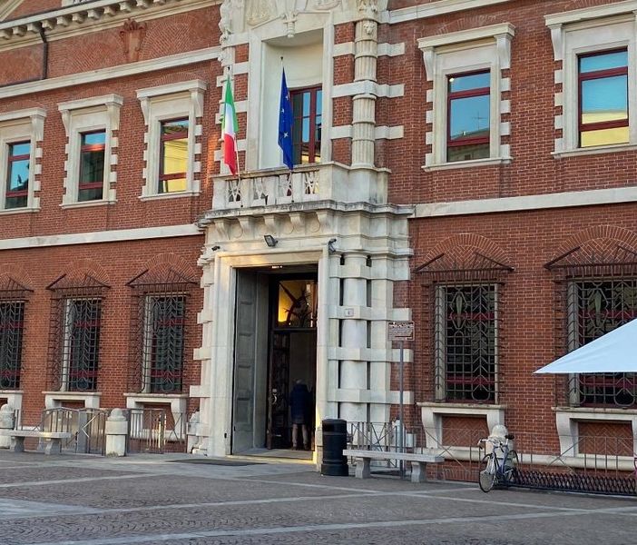 Varese, violenza e sangue in zona stazione: due condanne per rapina e lesioni