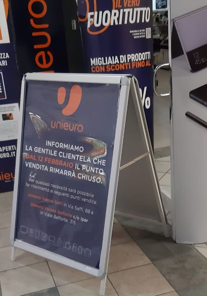 Una storica vetrina lascia le Corti: dal 12 febbraio chiude Unieuro