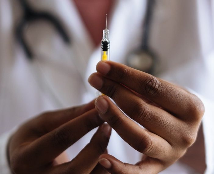 Vaccinazioni, da oggi gratuite e aperte a tutti l'antinfluenzale e l'anti-Covid