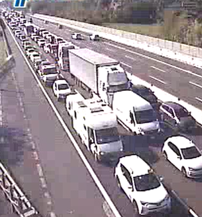 Code sulla A8 tra Castellanza e Legnano per incidente (foto dalla webcam di Autostrade per l'Italia) Code sulla A8 tra Castellanza e Legnano per incidente (foto dalla webcam di Autostrade per l'Italia)