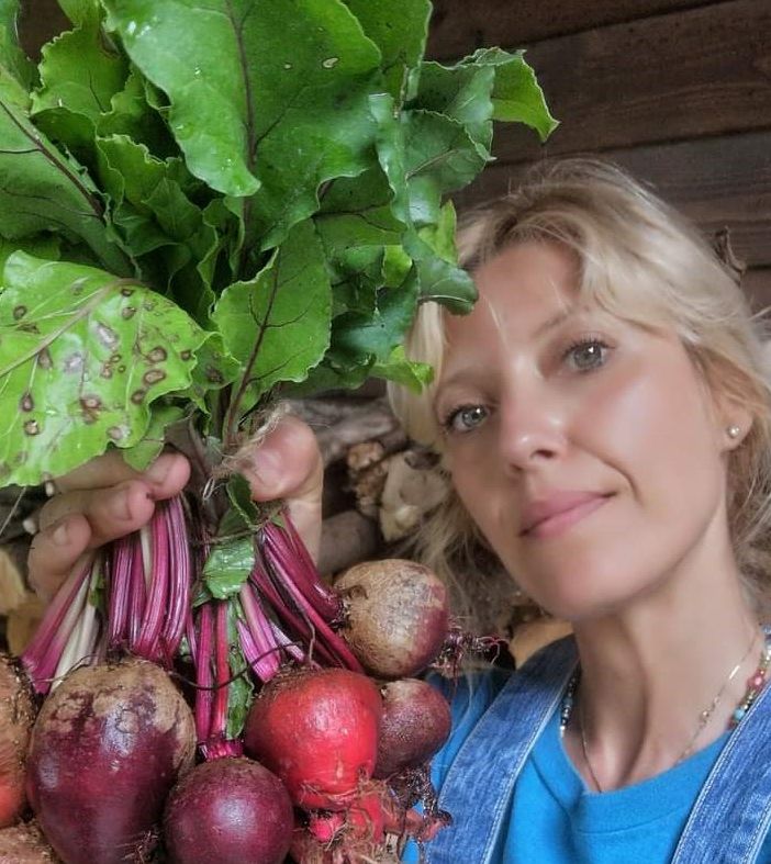 Isabella Corti Pirovano al lavoro nella sua azienda agricola ad Aga