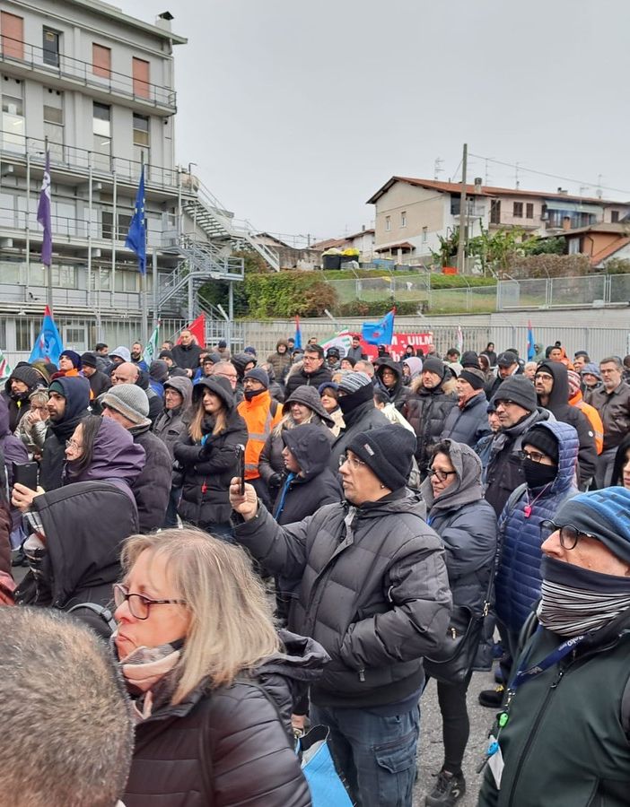 Una delle manifestazioni dei lavoratori Beko di Cassinetta delle scorse settimane