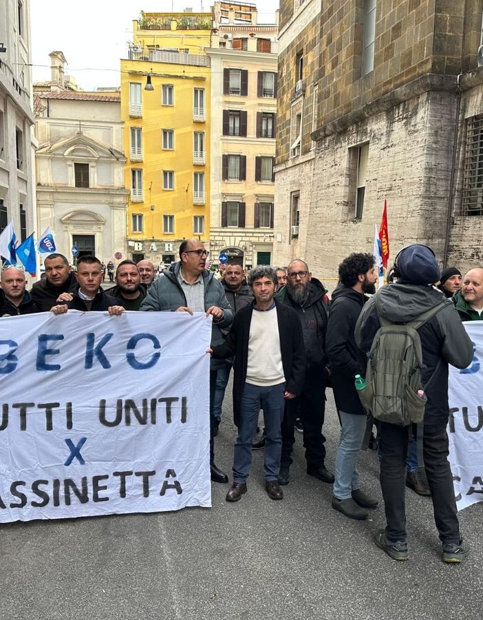I sindacati bocciano il nuovo piano industriale di Beko: «Ancora vago e insufficiente»