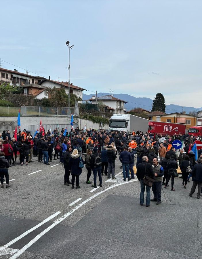 Continua la protesta dei lavoratori della Beko di Cassinetta con sciopero e presidio del 12 novembre