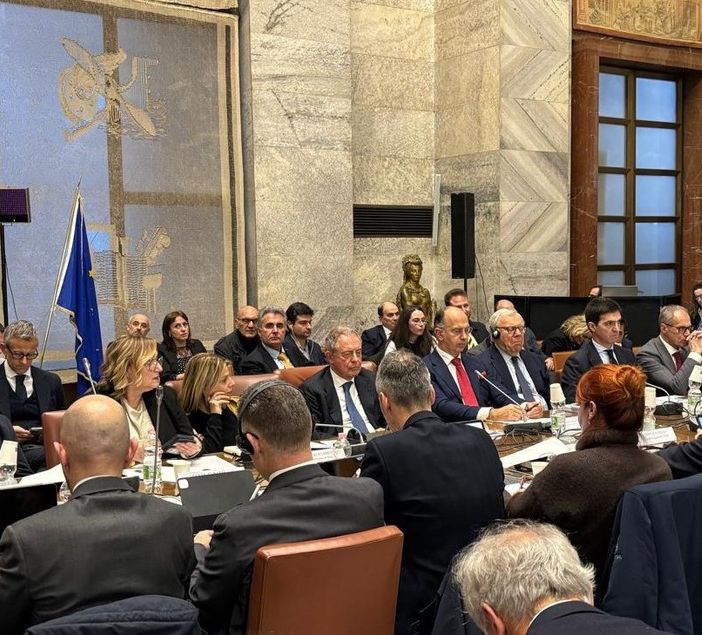 Una riunione del tavolo al ministero sulla vertenza Beko