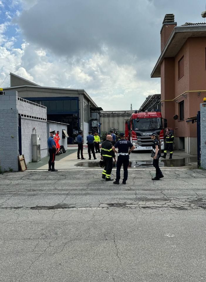 Esplosione in un capannone industriale di Brugherio: c'è una vittima