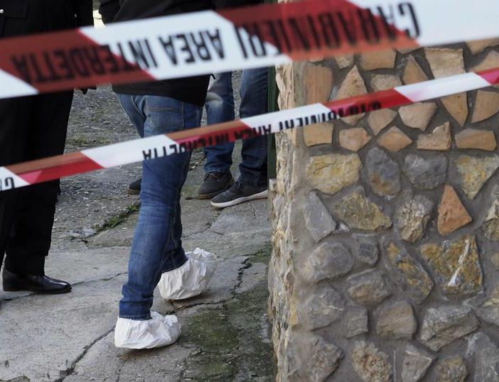 Sparatoria a Milano, gambizzato un 40enne italiano: è caccia all'aggressore