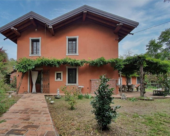 Il casolare di Gambolò dov'è stato girato Il Ragazzo di Campagna è stato venduto (foto da Immobiliare.it)