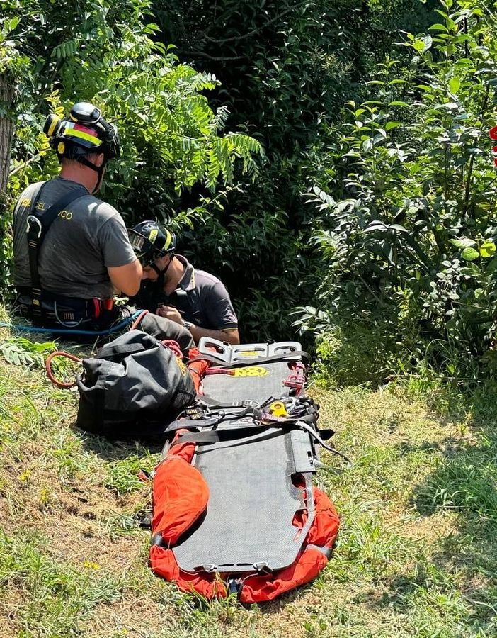Le immagini dell'intervento di soccorso a Cocquio Trevisago da parte dei vigili del fuoco