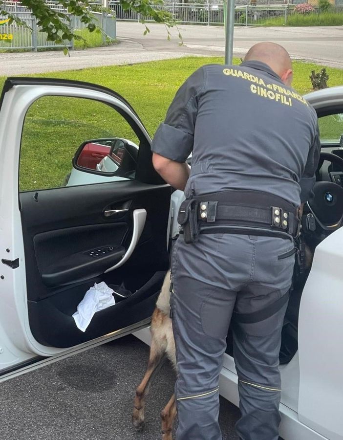 Spacciava droga sul lago di Como, in manette un pusher marocchino