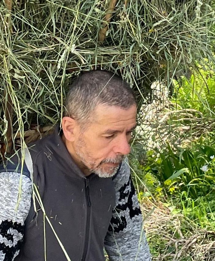 Giuseppe Reggiori al lavoro mentre trasporta fieno nel suo gerlo record