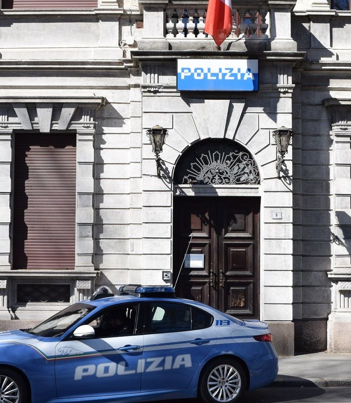 Fermati al casello con 300 grammi di cocaina nascosti nel portaoggetti: arrestati due marocchini dalla Polizia di Busto