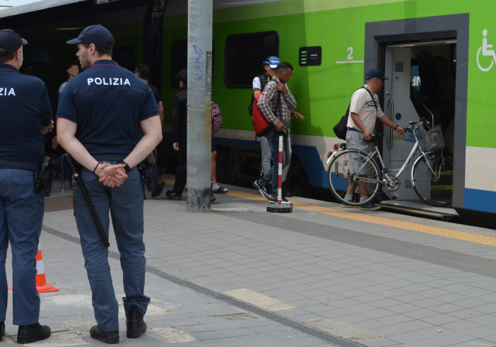 Minaccia di morte il capotreno, arrestato alla stazione di Malnate un 31enne extracomunitario ricercato