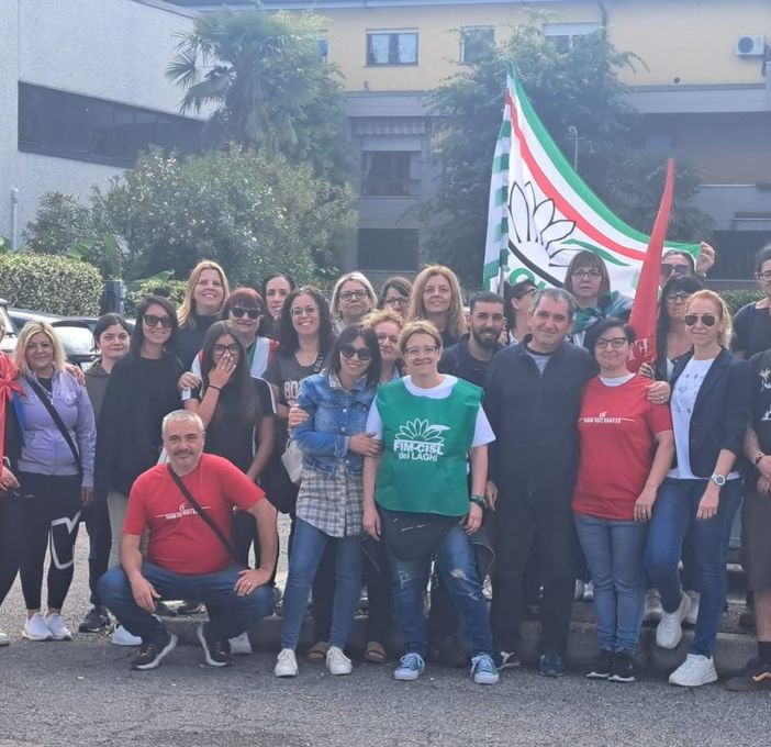 VIDEO e FOTO. La protesta, lo sciopero, il presidio dei lavoratori della Metalgalvano di Saronno: «Chiediamo un riconoscimento economico»