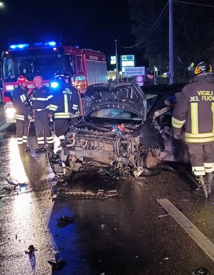 FOTO. Sabato nero sulle strade del Varesotto, in serata scontro tra tre auto a Venegono Inferiore