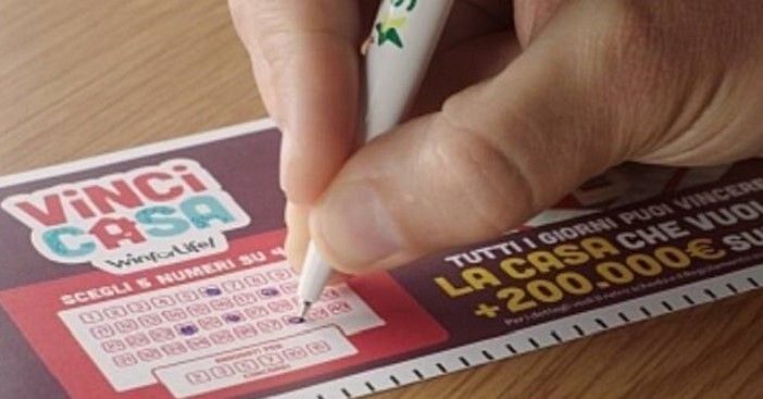Vince 200mila euro subito e altri 300mila euro per l'acquisto di un'abitazione con il VinciCasa: la dea bendata bussa a Gerenzano