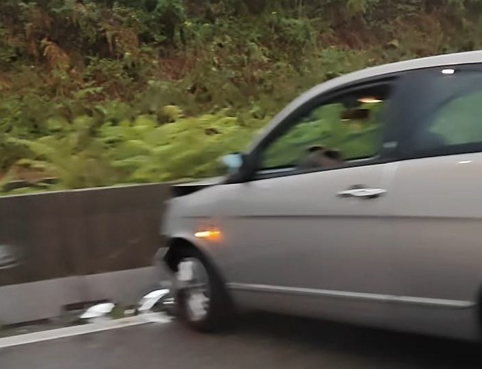 L'auto finita fuori strada sulla superstrada di Malpensa