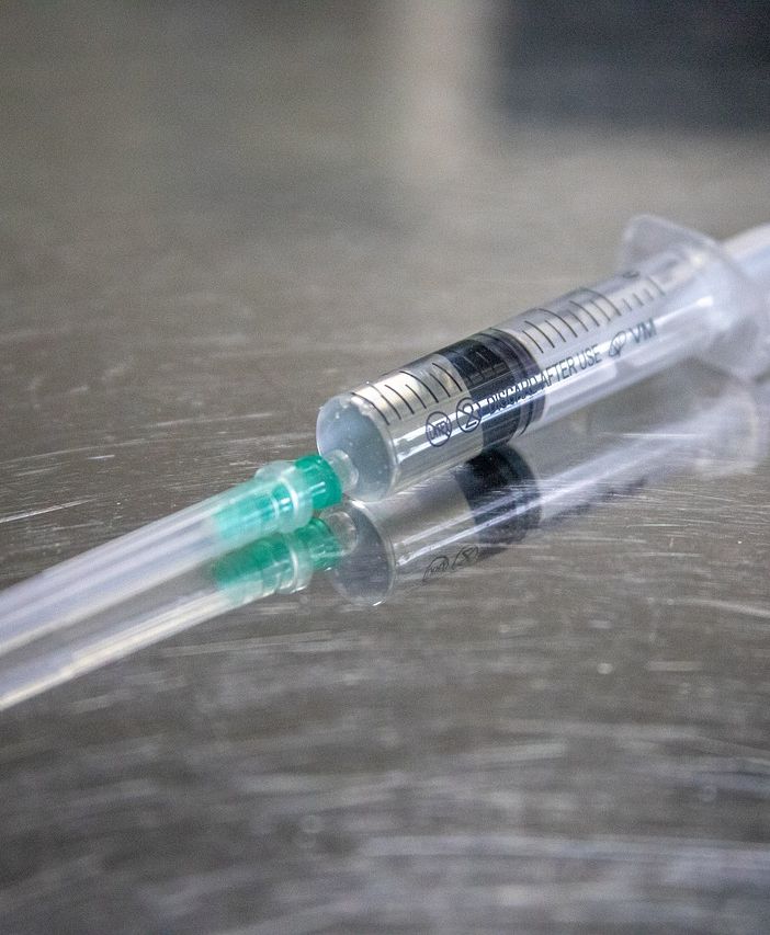 Da ottobre in Lombardia vaccini per meningococco agli adolescenti, anti papilloma sino a 26 anni e anti dengue