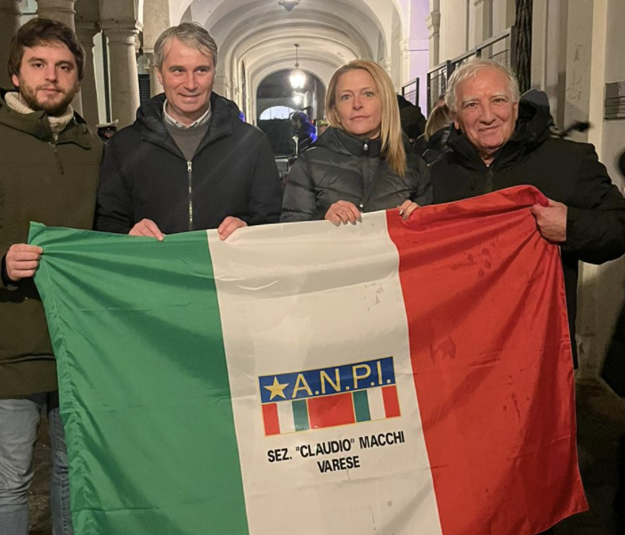 Presidio antifascista a Palazzo Estense, il Pd: «Ottocento persone nonostante il diluvio: un successo per la democrazia»