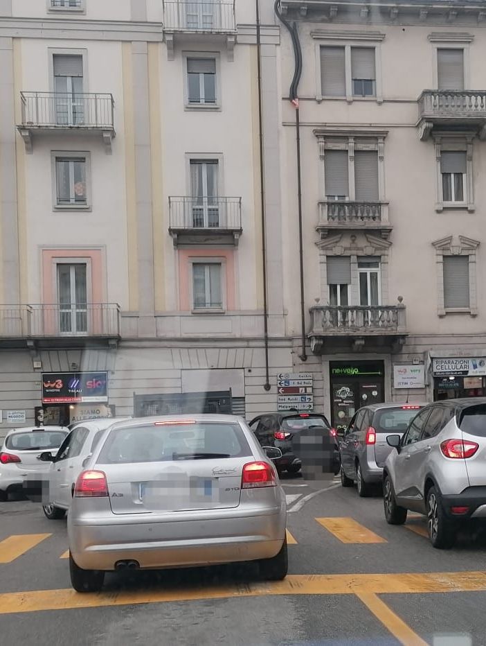 Incrocio via Spinelli-piazza Repubblica: «Incidenti tutti i giorni»