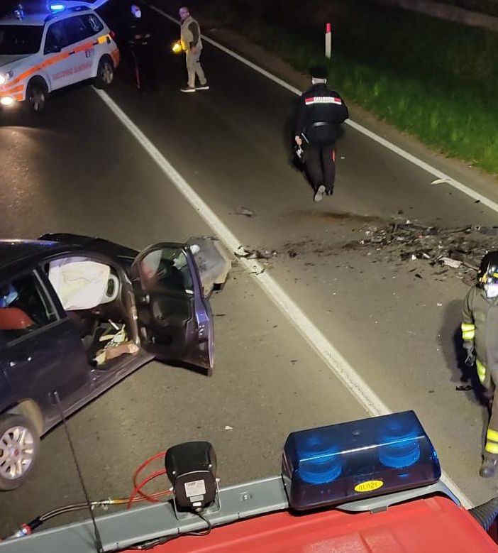 Paura a Cermenate: terribile scontro tra auto, coinvolti anche 3 bambini. Sei feriti in ospedale, uno al Circolo