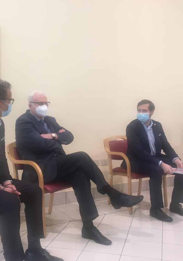 Il presidente Monti (a destra) poi il presidente della Provvidenza Mazzucchelli, il vice Belloni e il consigliere comunale Albani