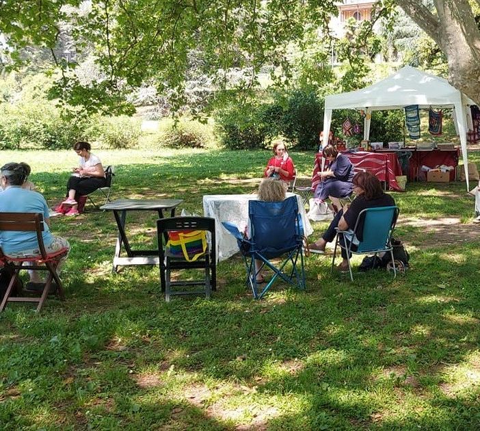 A Villa Mylius si fa la maglia contro la violenza sulle donne