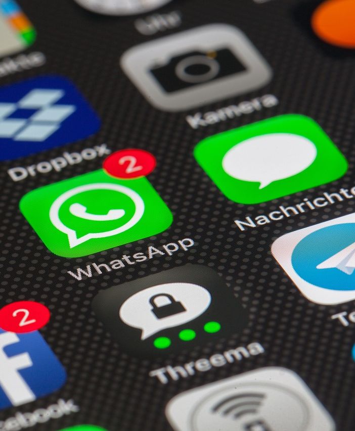 Video, gif, vocali infiniti e amenità varie: la &quot;maleducazione&quot; e il calderone dei messaggi WhatsApp