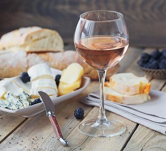 Festa del papà: tra bottiglie di vino e formaggi vince il dono gastronomico “made in Varese”