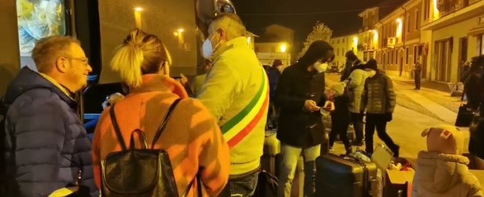 Mamme e bimbi dall'Ucraina a Samarate. Il sindaco: «Vi amo tutti, orgoglioso della mia comunità»