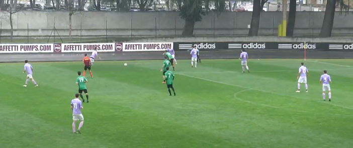 Un'azione del derby - dalla diretta live Usd Castellanzese