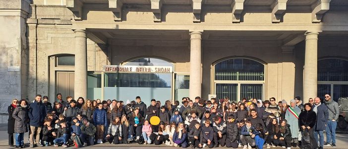 Castellanza: le terze medie in visita al Memoriale della Shoah Castellanza: le terze medie in visita al Memoriale della Shoah